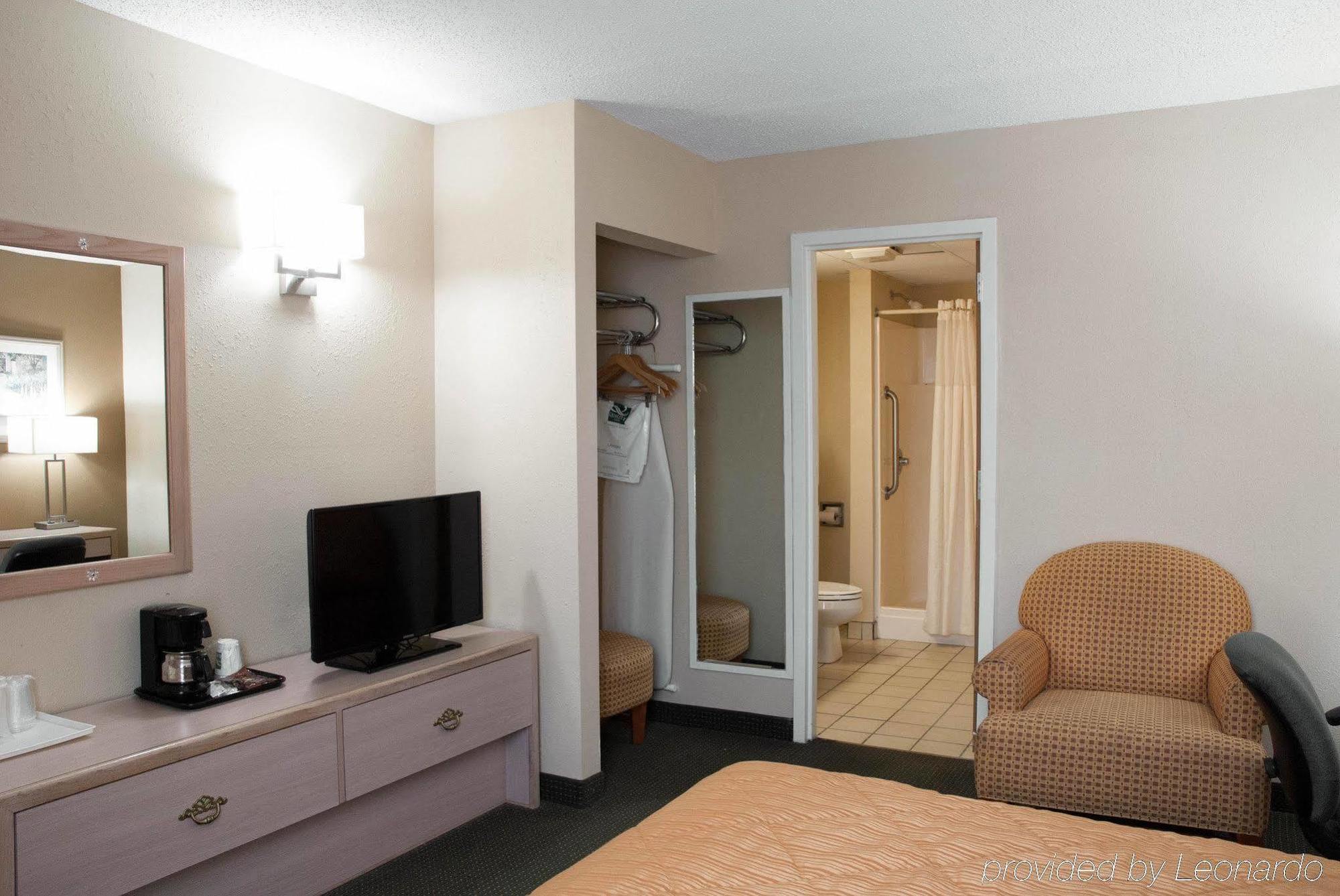 Quality Inn Near Six Flags St. Louis Пасифик Экстерьер фото